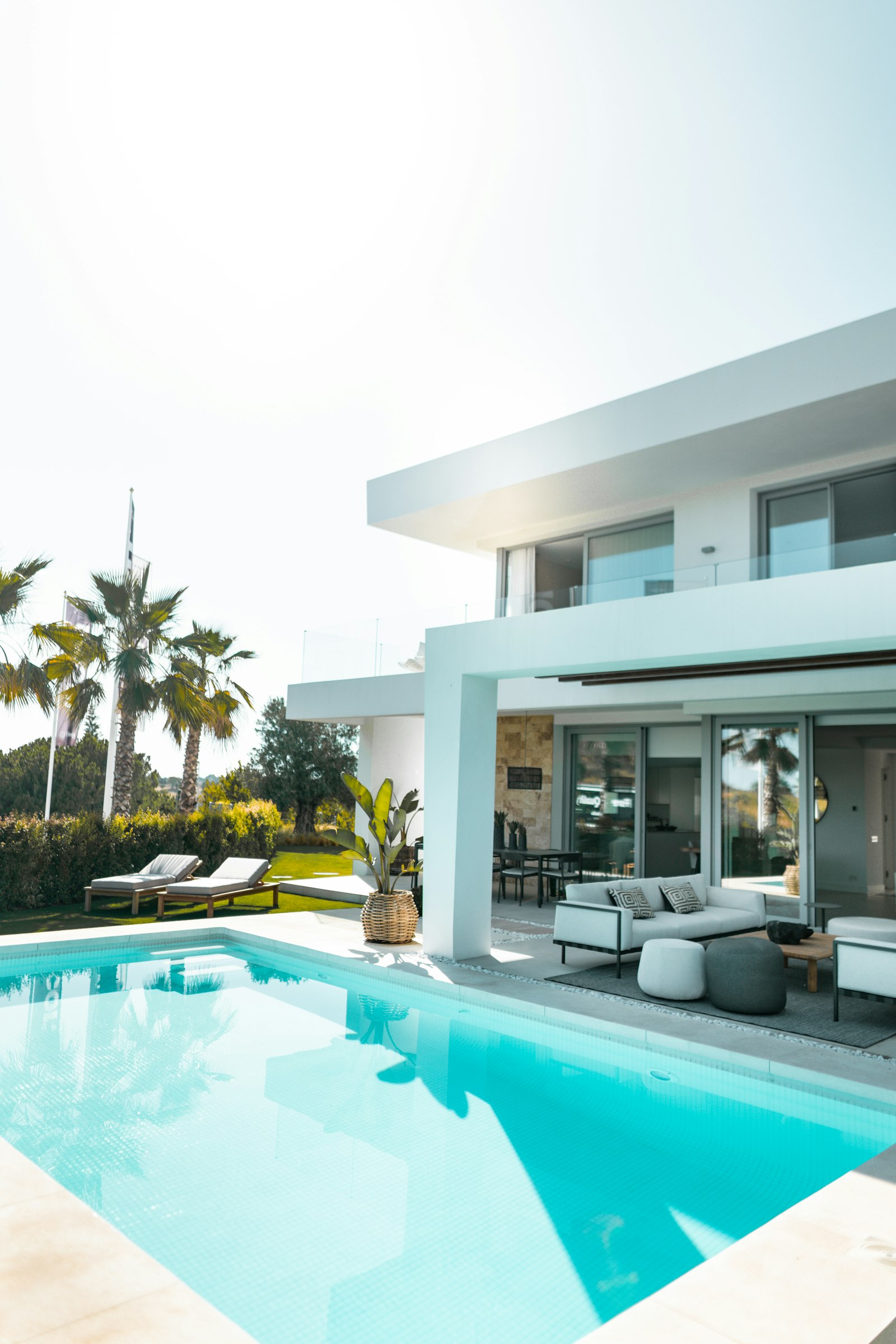 Modern residential pool maintained by AllChemi